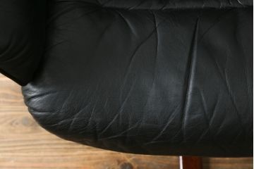 北欧ビンテージ　スウェーデン　G-Mobel社　高級感のある佇まいが魅力的な本革ラウンジチェア+オットマンのセット(一人掛けソファ、1人掛け、アームチェア、レザー、ヴィンテージ)(R-057333)