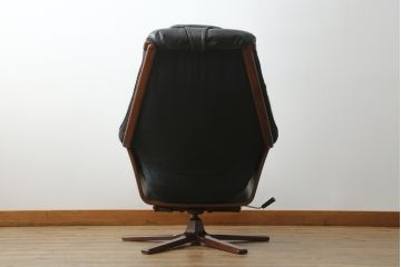 北欧ビンテージ　スウェーデン　G-Mobel社　高級感のある佇まいが魅力的な本革ラウンジチェア+オットマンのセット(一人掛けソファ、1人掛け、アームチェア、レザー、ヴィンテージ)(R-057333)