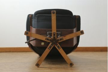北欧ビンテージ　スウェーデン　G-Mobel社　高級感のある佇まいが魅力的な本革ラウンジチェア+オットマンのセット(一人掛けソファ、1人掛け、アームチェア、レザー、ヴィンテージ)(R-057333)