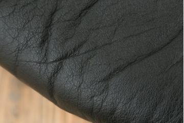 北欧ビンテージ　スウェーデン　G-Mobel社　高級感のある佇まいが魅力的な本革ラウンジチェア+オットマンのセット(一人掛けソファ、1人掛け、アームチェア、レザー、ヴィンテージ)(R-057333)
