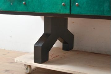 激レア!　ビンテージ家具　イタリア高級家具　アルド・トゥーラ(ALDO TURA)　個性的なデザインがインパクト抜群のサイドボード(収納棚、戸棚、ヴィンテージ)(R-057334)