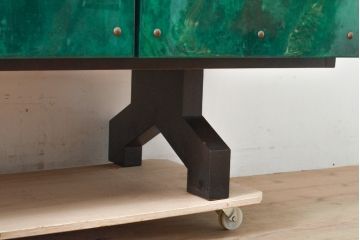 激レア!　ビンテージ家具　イタリア高級家具　アルド・トゥーラ(ALDO TURA)　個性的なデザインがインパクト抜群のサイドボード(収納棚、戸棚、ヴィンテージ)(R-057334)
