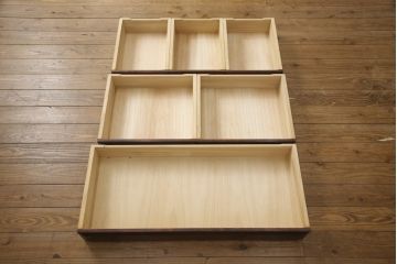 中古　国産民芸家具　深みのある色合いが魅力的　シンプルかつモダンなハイチェスト(引き出し、衣装タンス、洋服タンス)(R-057342)
