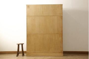 中古　喜代藏作　ゆたん(油単)付き　松竹梅の透かしの意匠が魅力の総桐箪笥(胴丸、桐たんす、着物箪笥、衣装タンス)(定価約150万円)(R-057343)