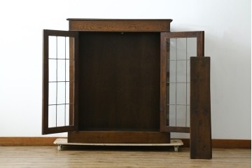 イギリスアンティーク　オーク材　クラシカルな雰囲気を醸し出すステンドグラスブックケース　(R-057344)