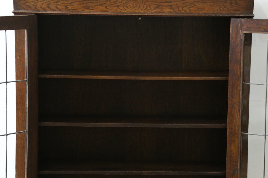 イギリスアンティーク　オーク材　クラシカルな雰囲気を醸し出すステンドグラスブックケース　(R-057344)