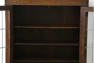 イギリスアンティーク　オーク材　クラシカルな雰囲気を醸し出すステンドグラスブックケース　(R-057344)