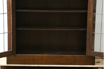 イギリスアンティーク　オーク材　クラシカルな雰囲気を醸し出すステンドグラスブックケース　(R-057344)