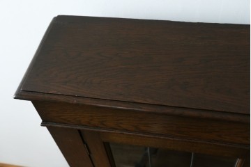 イギリスアンティーク　オーク材　クラシカルな雰囲気を醸し出すステンドグラスブックケース　(R-057344)