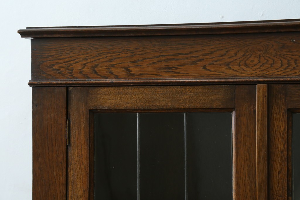 イギリスアンティーク　オーク材　クラシカルな雰囲気を醸し出すステンドグラスブックケース　(R-057344)