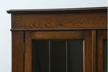 イギリスアンティーク　オーク材　クラシカルな雰囲気を醸し出すステンドグラスブックケース　(R-057344)