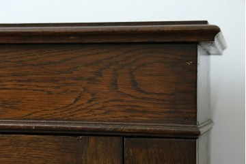 イギリスアンティーク　オーク材　クラシカルな雰囲気を醸し出すステンドグラスブックケース　(R-057344)