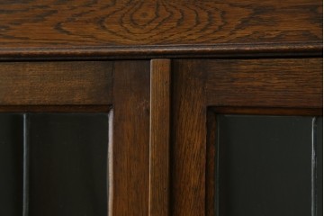 イギリスアンティーク　オーク材　クラシカルな雰囲気を醸し出すステンドグラスブックケース　(R-057344)