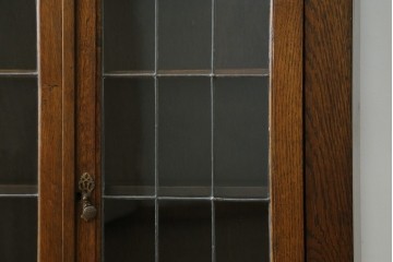 イギリスアンティーク　オーク材　クラシカルな雰囲気を醸し出すステンドグラスブックケース　(R-057344)