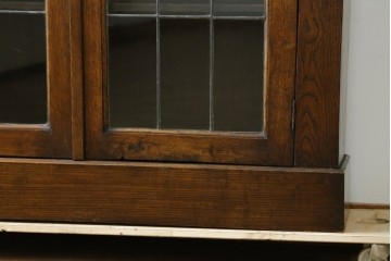 イギリスアンティーク　オーク材　クラシカルな雰囲気を醸し出すステンドグラスブックケース　(R-057344)