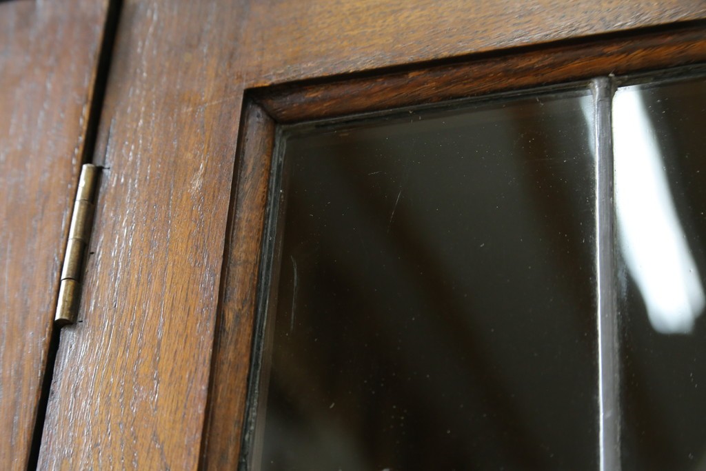 イギリスアンティーク　オーク材　クラシカルな雰囲気を醸し出すステンドグラスブックケース　(R-057344)