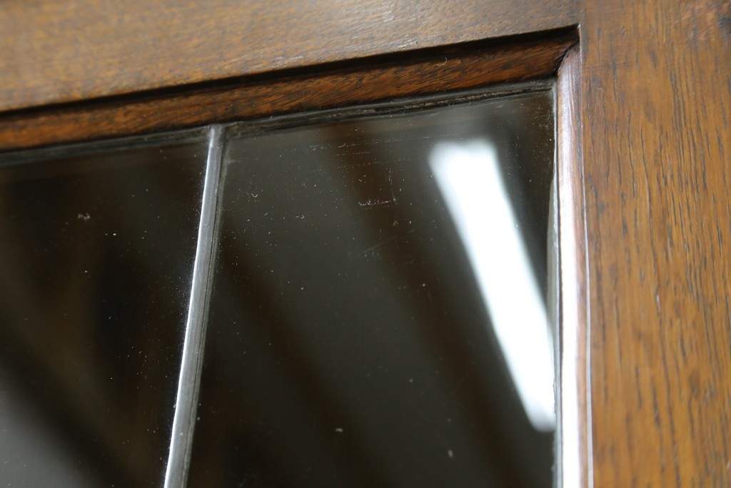 イギリスアンティーク　オーク材　クラシカルな雰囲気を醸し出すステンドグラスブックケース　(R-057344)