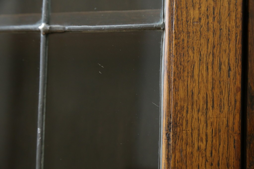 イギリスアンティーク　オーク材　クラシカルな雰囲気を醸し出すステンドグラスブックケース　(R-057344)