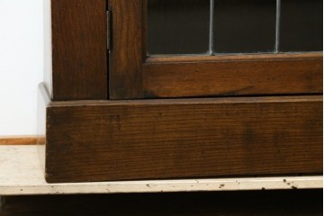 イギリスアンティーク　オーク材　クラシカルな雰囲気を醸し出すステンドグラスブックケース　(R-057344)