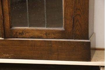 イギリスアンティーク　オーク材　クラシカルな雰囲気を醸し出すステンドグラスブックケース(本箱、本棚、収納棚、戸棚)(R-057344)