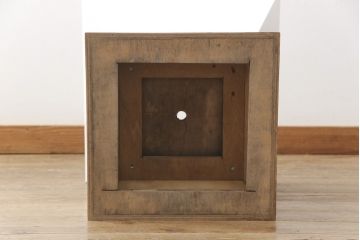 中古　美品　特大　スタイリッシュなデザインが目を引くプランター(鉢カバー、植木鉢)(R-057346)