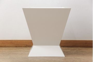 中古　美品　特大　スタイリッシュなデザインが目を引くプランター(鉢カバー、植木鉢)(R-057347)