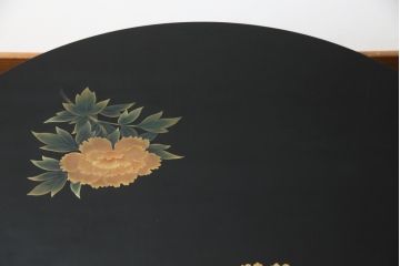 中古　美品　伝統工芸輪島塗　高海堂　天板下のデザインが特徴的な丸座卓(定価約180万円)(ちゃぶ台、テーブル、ローテーブル、ラウンドテーブル)(R-057352)
