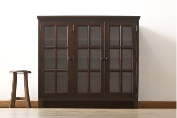 中古　北海道民芸家具　脚を付けてリメイク!　シックな大人空間を演出してくれるキャビネット(食器棚、飾り棚、収納棚、本箱、ブックケース、サイドボード、サイドキャビネット)(R-057353)