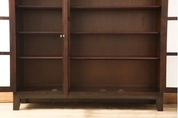 中古　北海道民芸家具　脚を付けてリメイク!　シックな大人空間を演出してくれるキャビネット(食器棚、飾り棚、収納棚、本箱、ブックケース、サイドボード、サイドキャビネット)(R-057353)