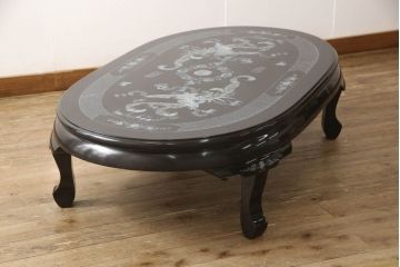 中古　民芸家具　オーバル型　豪華絢爛な螺鈿細工の座卓(定価約67万円)(ローテーブル、センターテーブル)(R-057356)