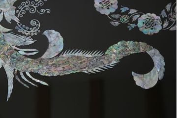 中古　民芸家具　オーバル型　豪華絢爛な螺鈿細工の座卓(定価約67万円)(ローテーブル、センターテーブル)(R-057356)