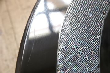 中古　民芸家具　オーバル型　豪華絢爛な螺鈿細工の座卓(定価約67万円)(ローテーブル、センターテーブル)(R-057356)