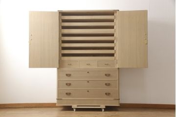 中古　伝統工芸士　橋政男作　葵桐の金具が上品な加茂桐箪笥(胴丸、桐たんす、衣装箪笥、着物箪笥、和タンス、和服タンス、引き出し)(R-057358)