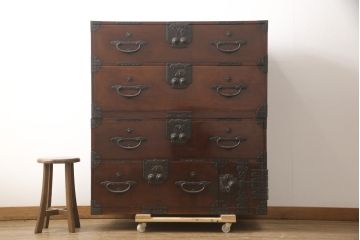 和製アンティーク　上手物　前面ケヤキ(欅)材　金具の立派な二本松箪笥(時代箪笥、衣装箪笥、収納箪笥、和タンス、引き出し)(R-057359)