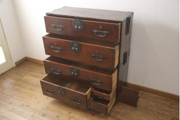 和製アンティーク　上手物　前面ケヤキ(欅)材　金具の立派な二本松箪笥(時代箪笥、衣装箪笥、収納箪笥、和タンス、引き出し)(R-057359)