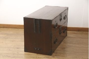 和製アンティーク　上手物　前面ケヤキ(欅)材　金具の立派な二本松箪笥ローボード(ローチェスト、テレビ台、時代箪笥、収納箪笥、和タンス、引き出し)(R-057360)