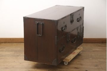 和製アンティーク　上手物　前面ケヤキ(欅)材　金具の立派な二本松箪笥ローボード(ローチェスト、テレビ台、時代箪笥、収納箪笥、和タンス、引き出し)(R-057361)