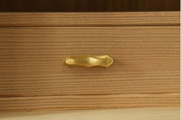 中古　最高級品　松創　秋草図　朱漆塗り　繊細な螺鈿細工が目を引く総桐箪笥(定価推定350万円以上)(桐たんす、着物箪笥、衣装タンス、和箪笥)(R-057382)