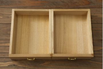 中古　最高級品　松創　秋草図　朱漆塗り　繊細な螺鈿細工が目を引く総桐箪笥(定価推定350万円以上)(桐たんす、着物箪笥、衣装タンス、和箪笥)(R-057382)