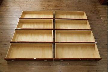 中古　最高級品　松創　秋草図　朱漆塗り　繊細な螺鈿細工が目を引く総桐箪笥(定価推定350万円以上)(桐たんす、着物箪笥、衣装タンス、和箪笥)(R-057382)