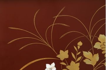 中古　最高級品　松創　秋草図　朱漆塗り　繊細な螺鈿細工が目を引く総桐箪笥(定価推定350万円以上)(桐たんす、着物箪笥、衣装タンス、和箪笥)(R-057382)