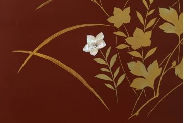 中古　最高級品　松創　秋草図　朱漆塗り　繊細な螺鈿細工が目を引く総桐箪笥(定価推定350万円以上)(桐たんす、着物箪笥、衣装タンス、和箪笥)(R-057382)