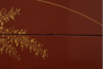 中古　最高級品　松創　秋草図　朱漆塗り　繊細な螺鈿細工が目を引く総桐箪笥(定価推定350万円以上)(桐たんす、着物箪笥、衣装タンス、和箪笥)(R-057382)