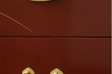 中古　最高級品　松創　秋草図　朱漆塗り　繊細な螺鈿細工が目を引く総桐箪笥(定価推定350万円以上)(桐たんす、着物箪笥、衣装タンス、和箪笥)(R-057382)