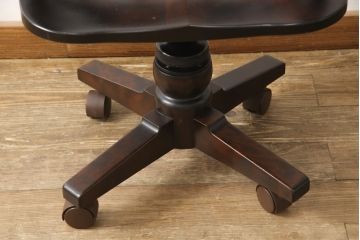 中古　希少　絶版品　北海道民芸家具　在宅ワーク用にもオススメのデスクチェア(回転イス、椅子、アームチェア、板座チェア)(R-057383)