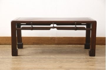 和製アンティーク　時代物　漆塗り　カリン(花梨)材　天板下の装飾がおしゃれな文人文机(座卓、センターテーブル、ローテーブル)(R-057390)