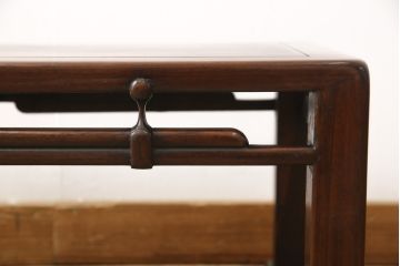 和製アンティーク　時代物　漆塗り　カリン(花梨)材　天板下の装飾がおしゃれな文人文机(座卓、センターテーブル、ローテーブル)(R-057390)