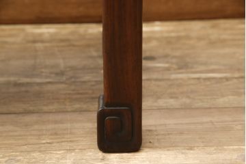 和製アンティーク　時代物　漆塗り　カリン(花梨)材　天板下の装飾がおしゃれな文人文机(座卓、センターテーブル、ローテーブル)(R-057390)