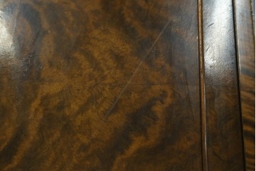 イギリスアンティーク　最高級!　マホガニー材　希少な杢目のキャビネット　(R-057393)