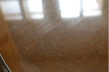 アメリカビンテージ　ガラス天板付き　凝った脚のデザインが目を引くセンターテーブル(ローテーブル、ラウンドテーブル、ヴィンテージ)(R-057394)